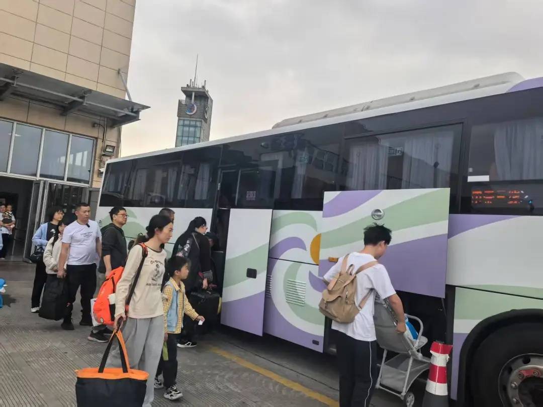 皇冠信用盘怎么申请
_马上影响上海！降雨突袭+9级大风皇冠信用盘怎么申请
，部分轮渡停航，气温冲上33℃后，暴跌11℃