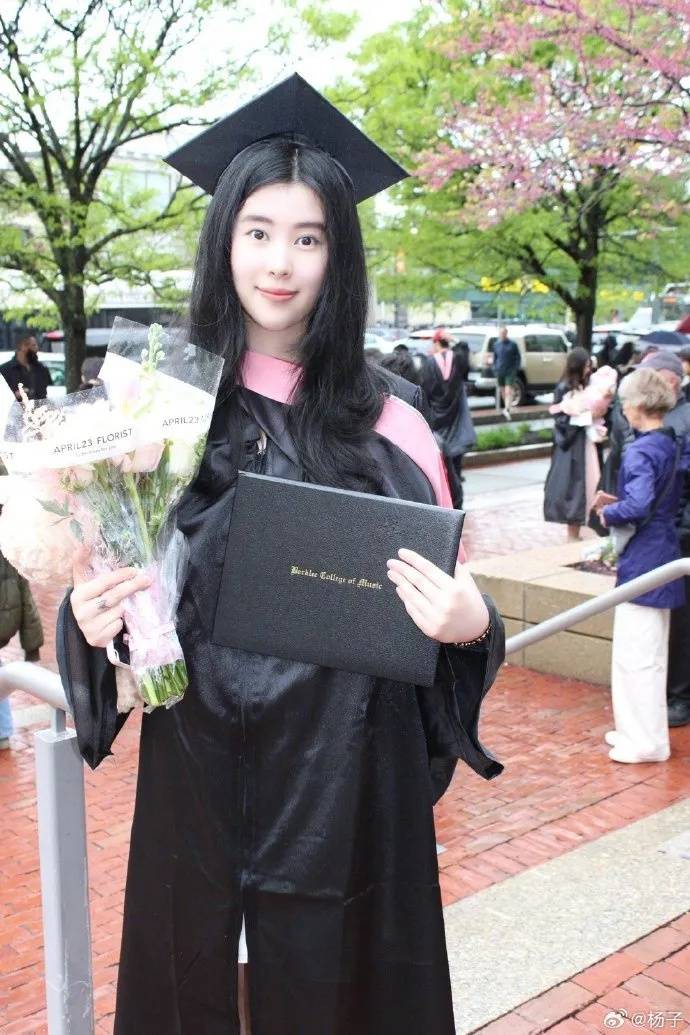 体育皇冠信用網
_杨子分享喜讯：恭喜女儿海润伯克利音乐学院毕业