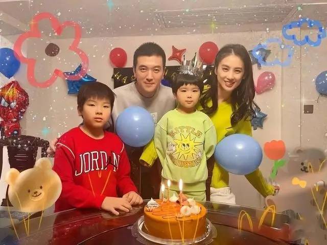 体育皇冠信用網
_杨子分享喜讯：恭喜女儿海润伯克利音乐学院毕业