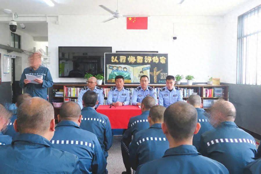 如何代理皇冠信用网
_男子在上海监狱服刑11年如何代理皇冠信用网
，出狱前才得知两位家人已病逝...极大生活困境，他深深担忧→
