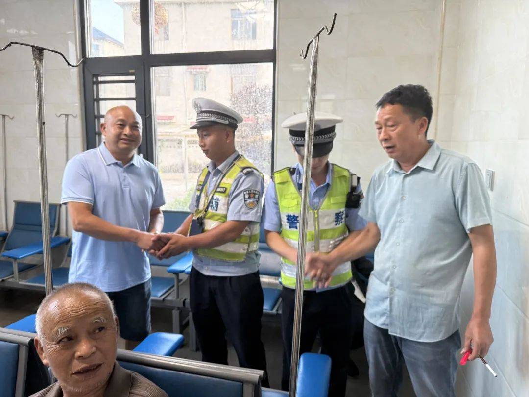 皇冠hga030_湖南一村民被五步蛇咬伤！交警抢出1小时急救时间皇冠hga030，医生：再晚20分钟或将呼吸肌麻痹