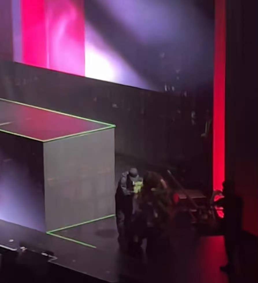 如何找当地皇冠代理
_张靓颖西安演唱会从两米高升降台跌落如何找当地皇冠代理
，爬起后依然能继续演唱，当天是她41岁生日