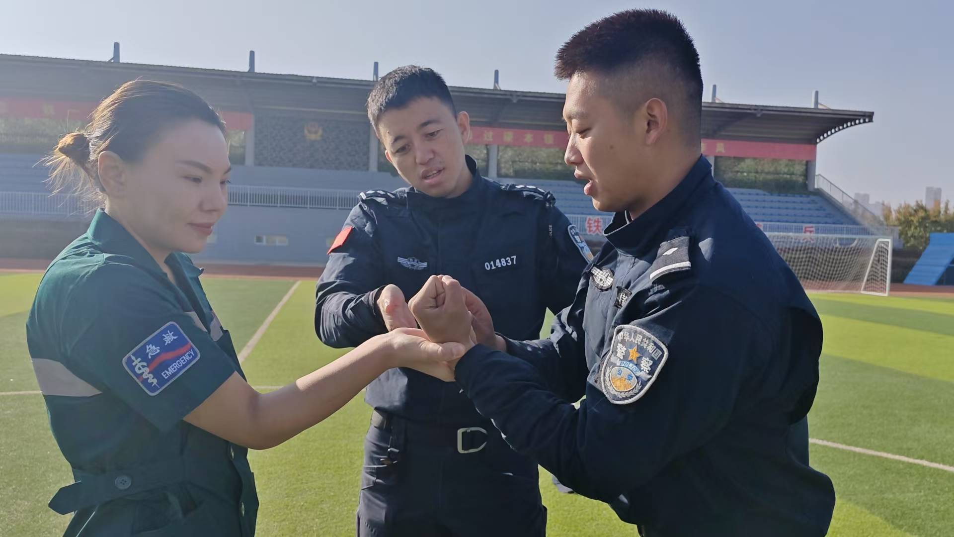 世界杯信用盘平台
_双向赋能提能力 警医联动护平安