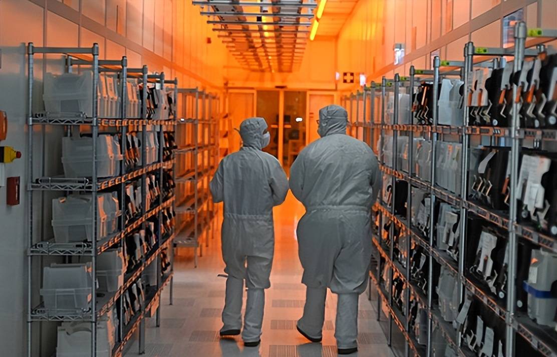 皇冠信用网最高占成_中美要握手言和了？欧盟立马变脸皇冠信用网最高占成，突然给中国“戴高帽”，周四在布鲁塞尔不见不散！