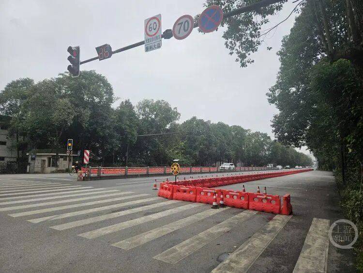 足球登2出租_成都一辆客车撞上货车足球登2出租，事故已致6人死亡！多部门称正在调查