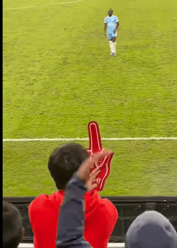 hga050怎么注册_重罚hga050怎么注册？曝河南队外援阿奇姆彭遭球迷种族歧视 辱骂+竖中指