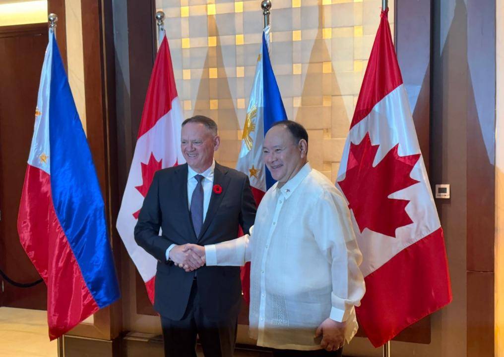 皇冠信用网怎么注册_美军再度遭遇耻辱时刻：中国海军6艘战舰包围皇冠信用网怎么注册，815舰插入南海演习