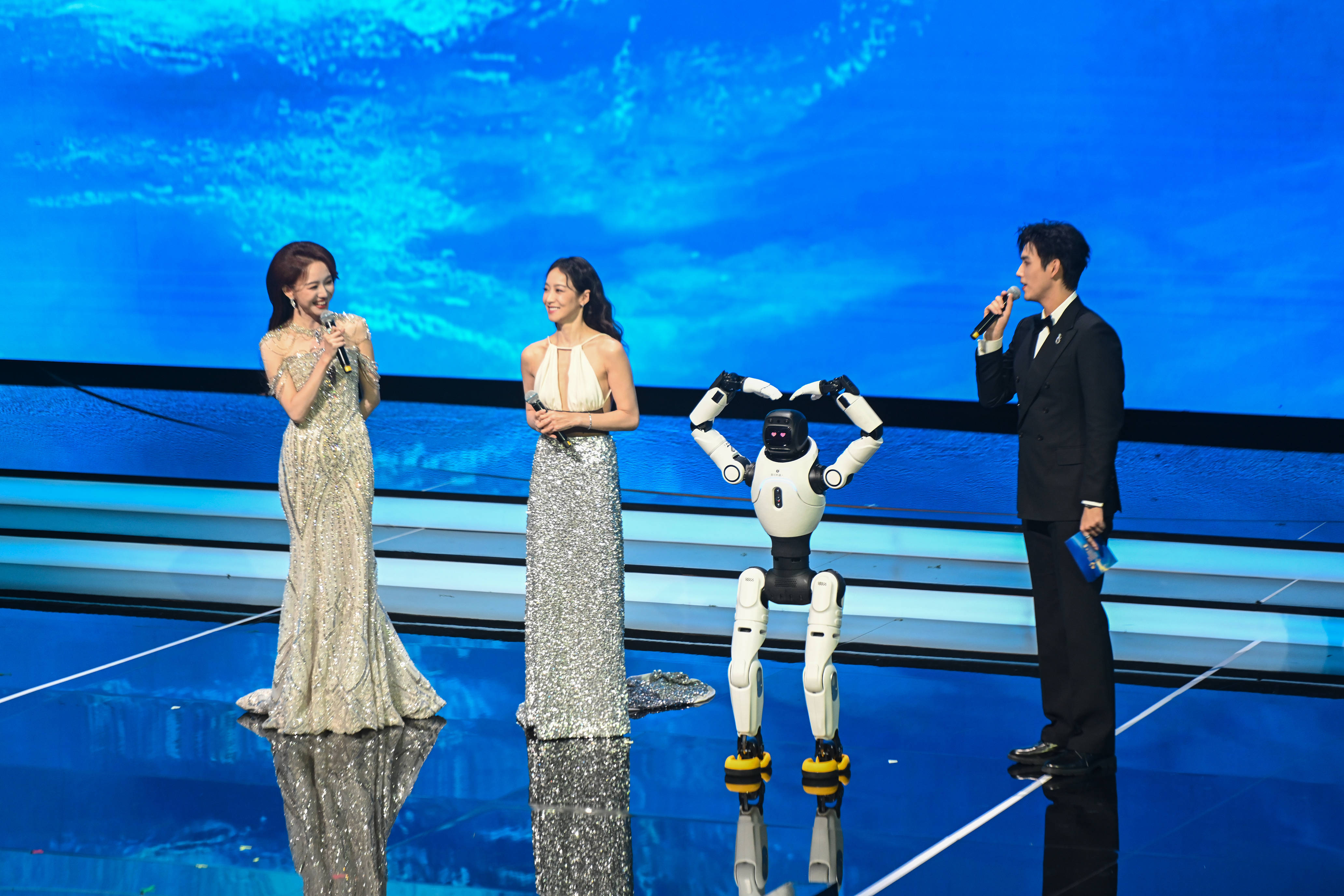 怎么开皇冠信用平台
_2025年中国金鸡百花电影节开幕