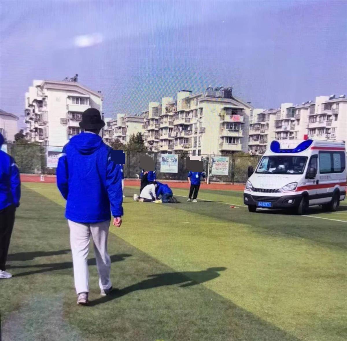 皇冠信用网如何注册_南京一学生在运动会上跑200米时倒地去世皇冠信用网如何注册，官方：深感痛心，已与亲属沟通妥善处理