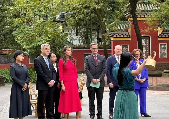 皇冠信用盘开户
_时隔18年来华皇冠信用盘开户
，第一站没去北京！中方高规格接待，狂签10项协议