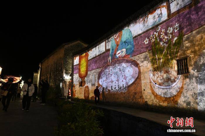 皇冠信用盘开户
_海外华媒安徽解锁古村新韵：世界文化遗产遇见光影科技