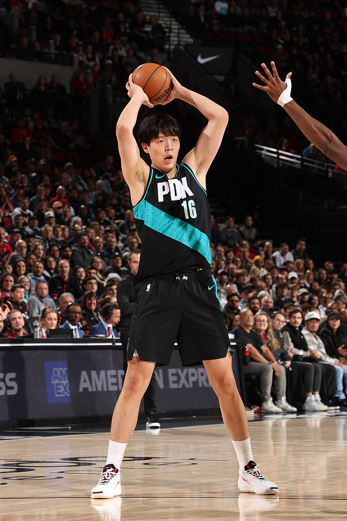 皇冠信用盘代理_NBA生涯新高皇冠信用盘代理！杨瀚森9分5板3助 他值得更多出场时间！