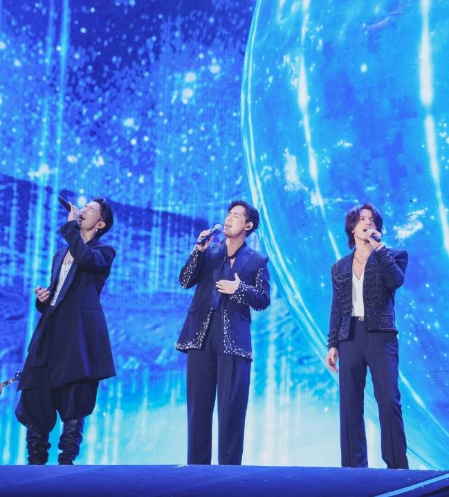 体育皇冠信用网_知名女歌手在上海迪士尼被偶遇体育皇冠信用网，见证求婚！“一时不知道谁更幸福”