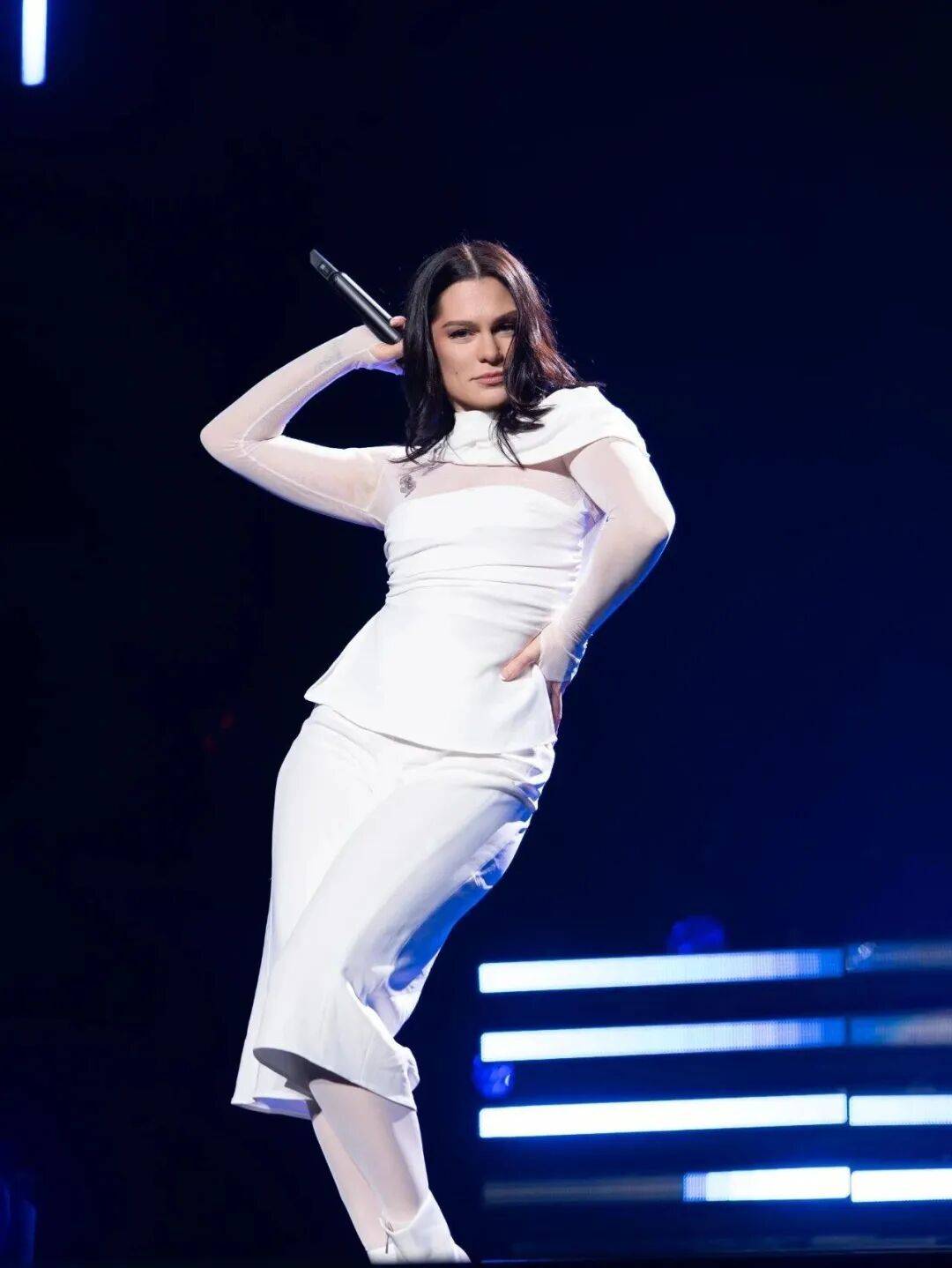 体育皇冠信用网_知名女歌手在上海迪士尼被偶遇体育皇冠信用网，见证求婚！“一时不知道谁更幸福”