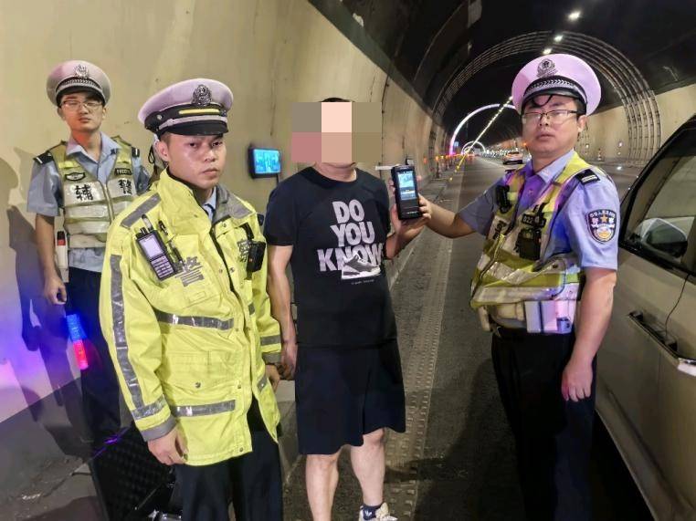 皇冠信用盘登0
_连续两晚皇冠信用盘登0
，重庆同一隧道！这两人的“神操作”看呆交警