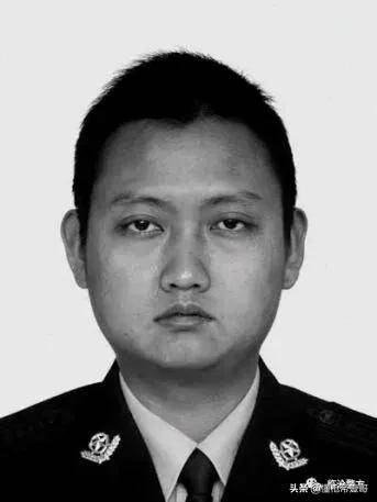 皇冠足球平台代理申请
_中国警察向昆明劫匪下跪皇冠足球平台代理申请
，这一跪，跪出多少人的眼泪