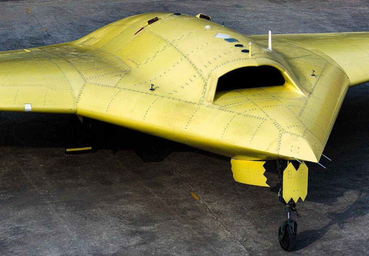 皇冠信用網出租足球
_重大突破皇冠信用網出租足球
!彩虹-7高空高速隐身无人机成功首飞