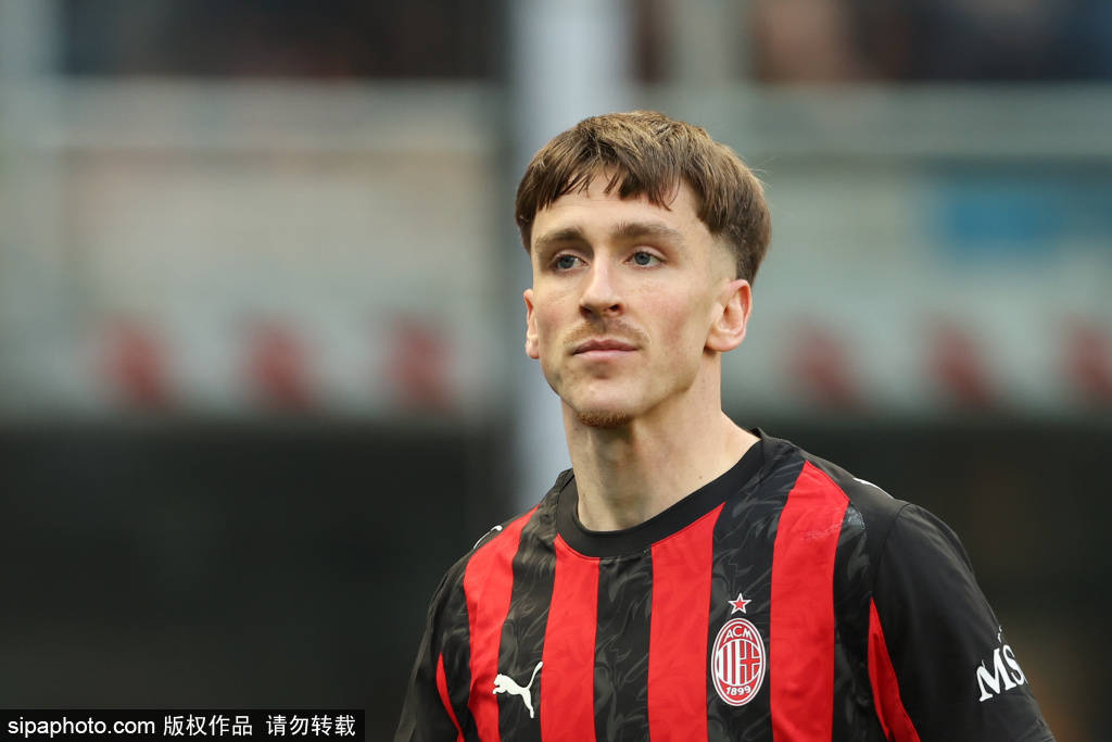 皇冠信用網代理如何申请_米兰冬窗新星引援：20岁黑山前锋科斯蒂奇的潜力与挑战