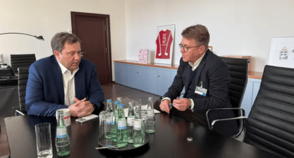 堪萨斯城体育会vs奥斯丁
_德国铁路公司订购中国电动公交车堪萨斯城体育会vs奥斯丁
,德财长:让我十分恼火