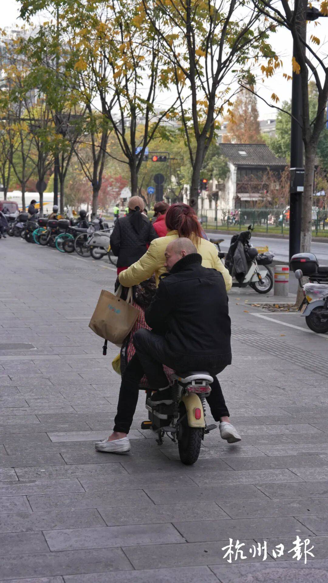 洪都拉斯国家联赛_新婚不久捡到孩子洪都拉斯国家联赛，杭州女子养了他60年，现在仍在当全职妈妈…