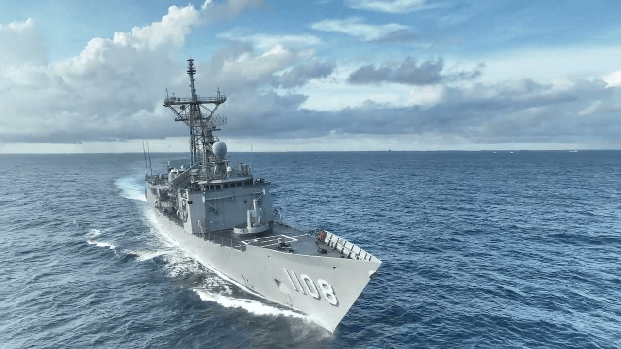 雅库布斯托尔法vs卢卡斯托纳尔_凌晨3点屏东以南发生激烈对峙雅库布斯托尔法vs卢卡斯托纳尔，052D不顾阻扰，强行压向台护卫舰！