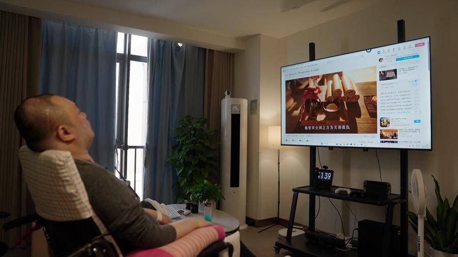 球会友谊赛_上海一厅局级干部突然辞职球会友谊赛，刚40岁出头！离开体制后，他比以前更忙了，全职创业究竟值吗？