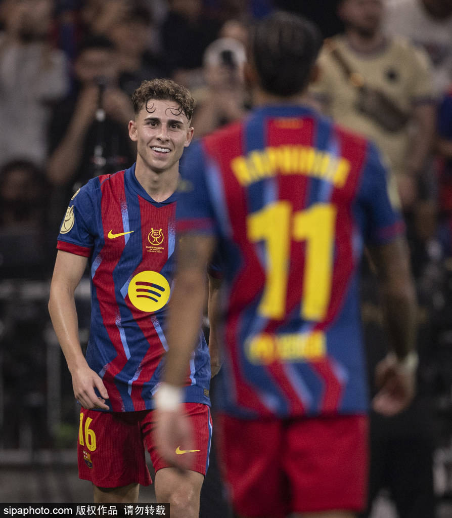 皇冠账号申请_半场-巴萨2-2皇马：拉菲尼亚失单刀+破门皇冠账号申请，莱万进球维尼修斯建功