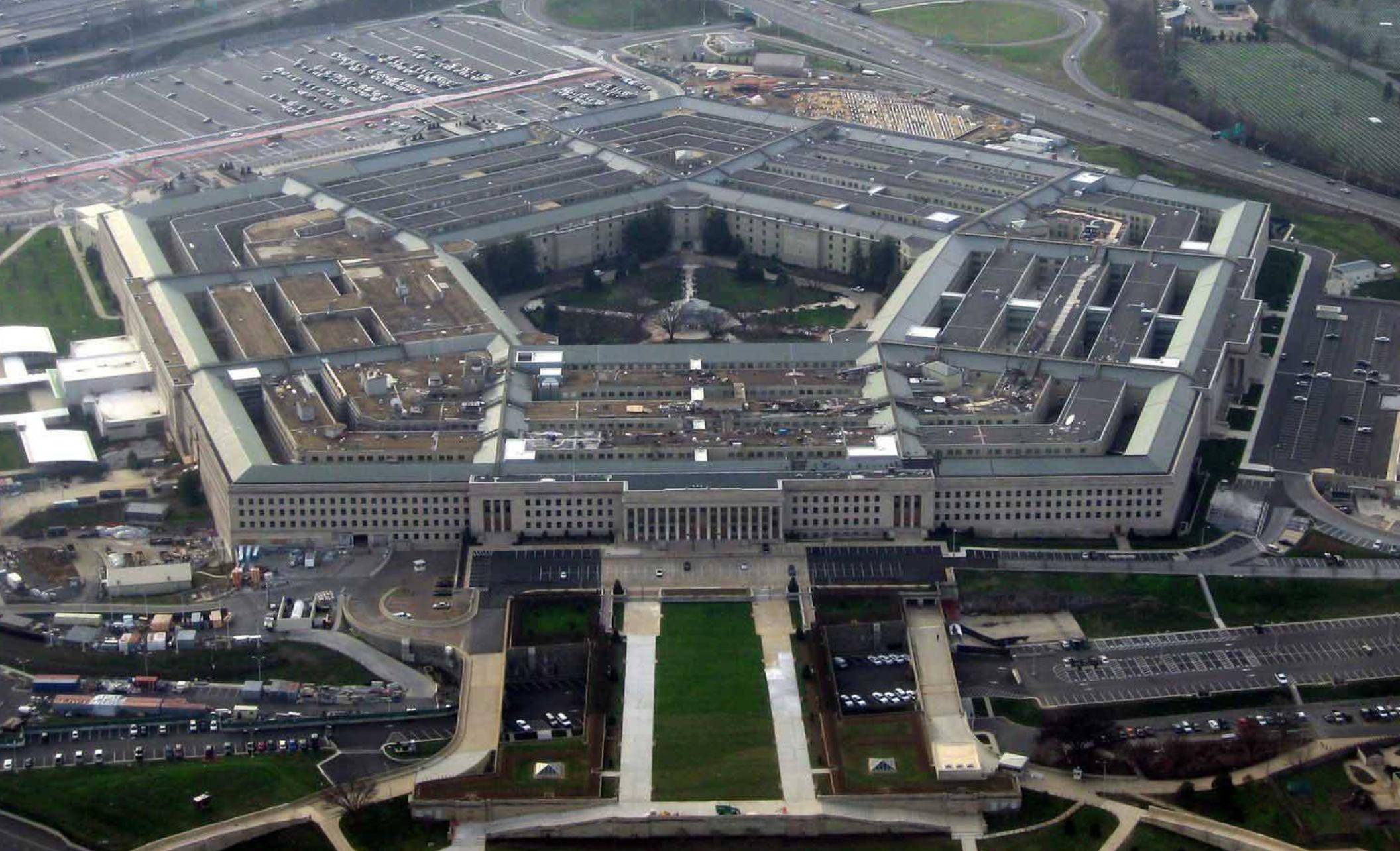 皇冠足球直播_登上访华专机前皇冠足球直播，加拿大总理卡尼公开警告特朗普，尊重格陵兰岛和丹麦的主权！