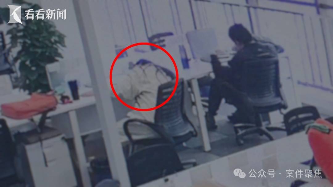 如何申请皇冠信用网_上海一程序员在工位上吃外卖、小憩如何申请皇冠信用网，连收4份警告，“严重违纪”被开除！