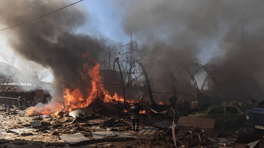 皇冠信用网哪里申请_俄乌战局新情况：俄军接近夺取乌3个战略要地皇冠信用网哪里申请，乌允许60岁以上人员服役