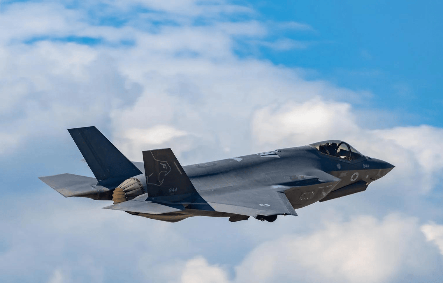 如何代理皇冠信用盘
_伊朗还没投降如何代理皇冠信用盘
,美媒就迫不及待宣布:F22和F35“领先”歼20和歼35