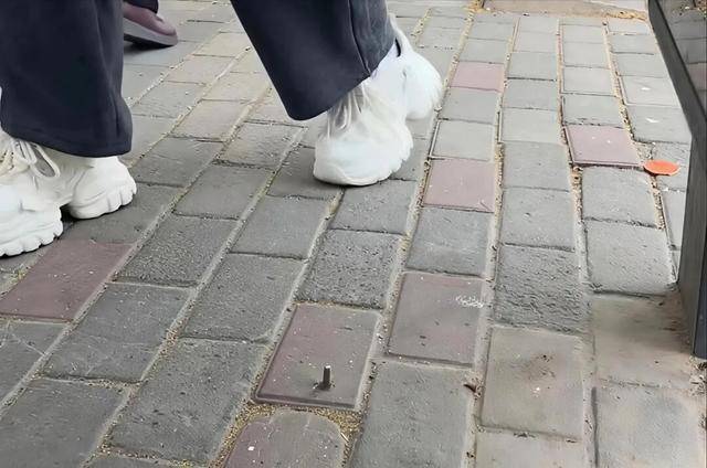 皇冠信用网押金多少_“拔钉侠”越火 城市管理者越该脸红丨豫观察