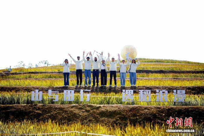 乌兹别克超级联赛_辽宁大连：80名外籍留学生以沉浸式行走研学感知中国